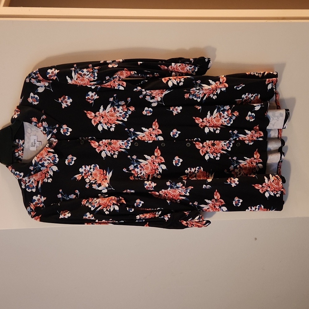 Kim Rogers 3/4 length sleeve black floral knit blouse. Size Large